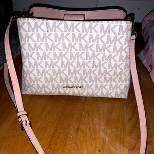 Michael Kors purse- never used